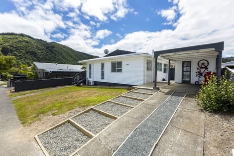Photo of property in 19a Gemstone Drive, Birchville, Upper Hutt, 5018