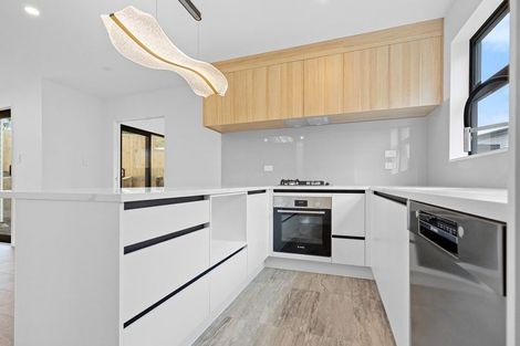 Photo of property in 41 Golf Road, New Lynn, Auckland, 0600