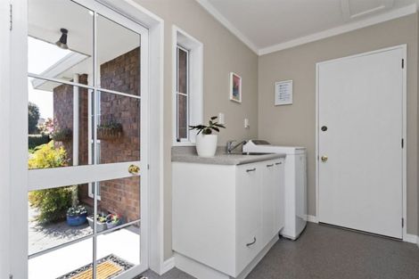 Photo of property in 39 Crofton Road, Harewood, Christchurch, 8051