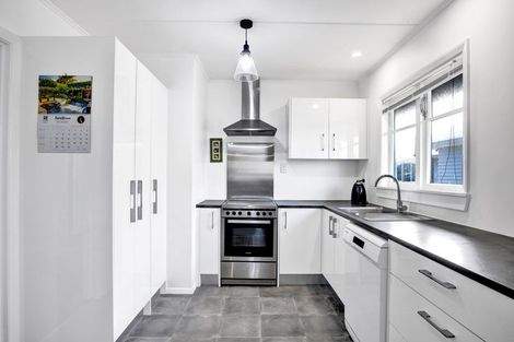 Photo of property in 60 Egmont Street, Hawera, 4610