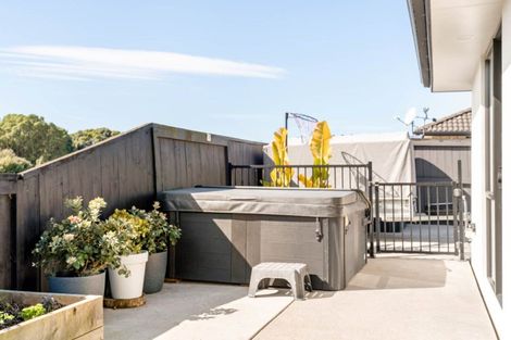 Photo of property in 12 Carrington Drive, Papamoa Beach, Papamoa, 3118