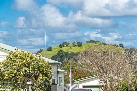 Photo of property in 10 Aramoana Avenue, Devonport, Auckland, 0624