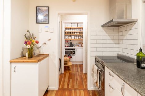 Photo of property in 7 Nicholson Street, Mayfair, Hastings, 4122