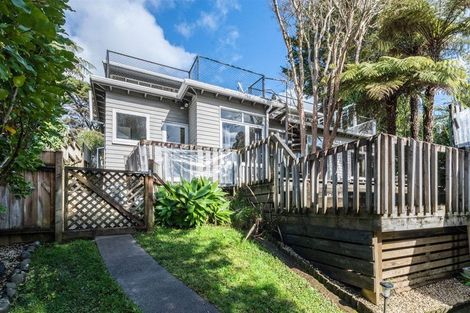 Photo of property in 16 De Val Drive, Titirangi, Auckland, 0604