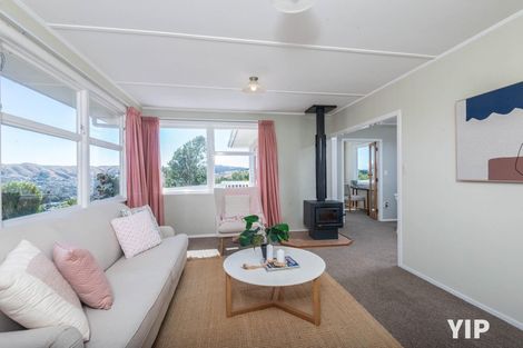 Photo of property in 18 Jane Grove, Paparangi, Wellington, 6037