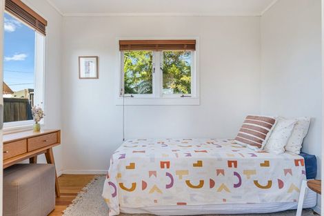 Photo of property in 93 Wade River Road, Stanmore Bay, Whangaparaoa, 0932