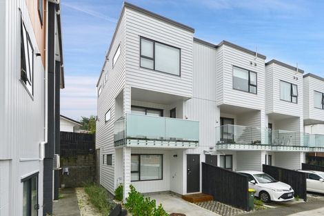 Photo of property in 4/35 Hogans Road, Glenfield, Auckland, 0629