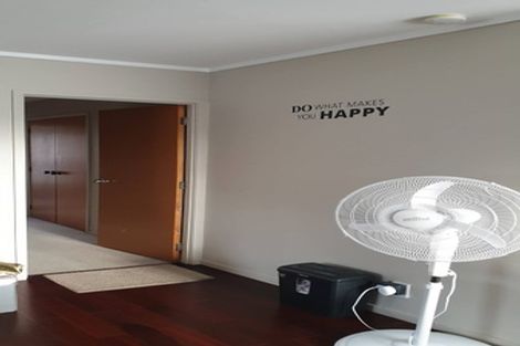 Photo of property in 2/66 Aviemore Drive, Highland Park, Auckland, 2010