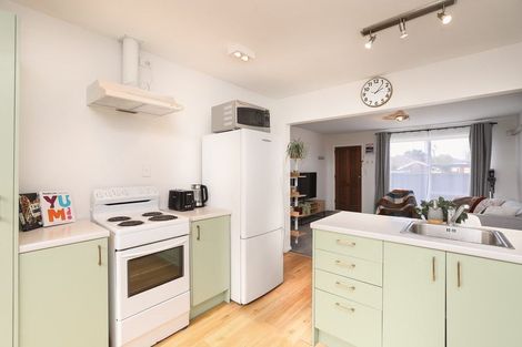 Photo of property in 82 Pacific Road, North New Brighton, Christchurch, 8083