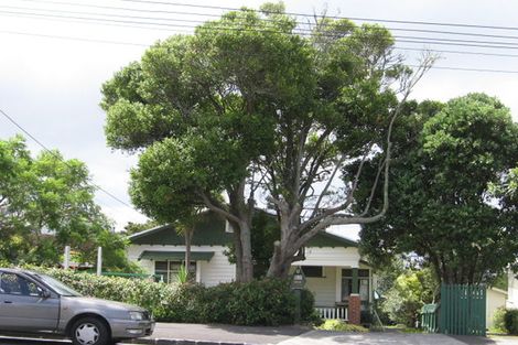 Photo of property in 195 Hinemoa Street, Birkenhead, Auckland, 0626