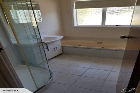 Photo of property in 22 Hartley Terrace, Massey, Auckland, 0614