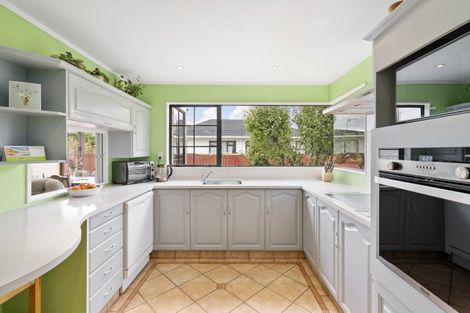 Photo of property in 17 Waddington Drive, Naenae, Lower Hutt, 5011