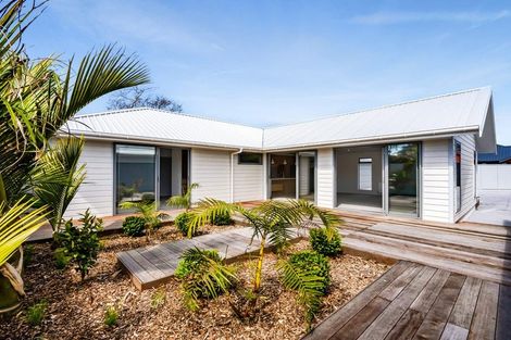 Photo of property in 9a Strandon Place, Strandon, New Plymouth, 4312
