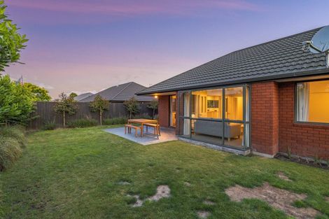 Photo of property in 15 Farquhars Road, Redwood, Christchurch, 8051