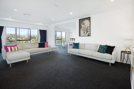 Photo of property in 99 Akaroa Drive, Maupuia, Wellington, 6022