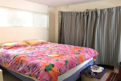 Photo of property in 15 Glenveagh Drive, Mount Roskill, Auckland, 1041