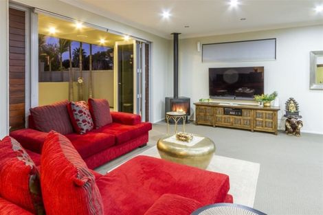 Photo of property in 11 Mistral Place, West Harbour, Auckland, 0618