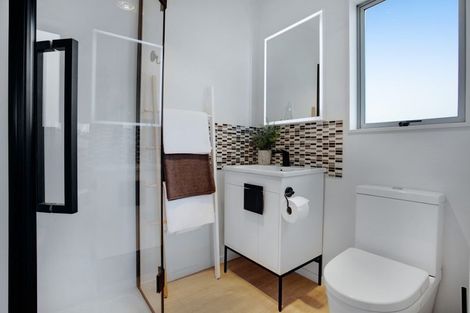 Photo of property in 5a Collingwood Road, Waiuku, 2123