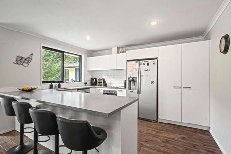 Photo of property in 296 Forest Hill Road, Waiatarua, Auckland, 0612