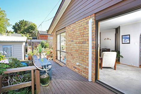 Photo of property in 5 Redmount Place, Red Hill, Papakura, 2110