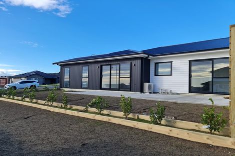 Photo of property in Queen Charlotte Drive, Aotea, Porirua, 5024