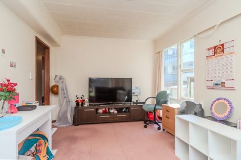 Photo of property in Westgate Flats, 4/36 Queen Street, Mount Victoria, Wellington, 6011
