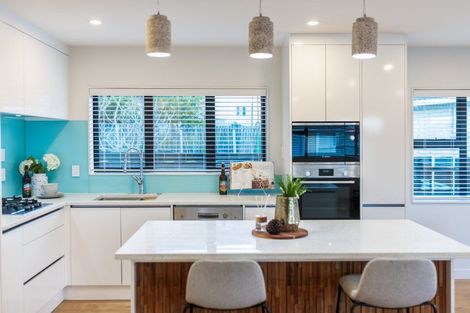 Photo of property in 18a Lydford Place, Glendene, Auckland, 0602