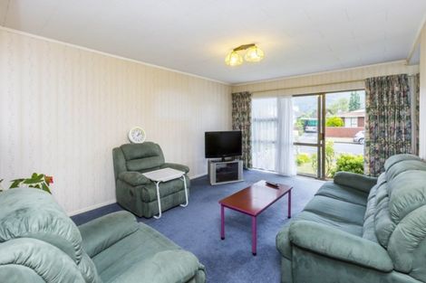 Photo of property in 1/48 Kowhai Avenue, Ebdentown, Upper Hutt, 5018