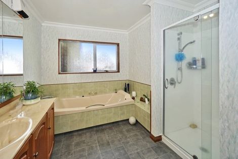 Photo of property in 16 Randell Place, Te Puke, 3119