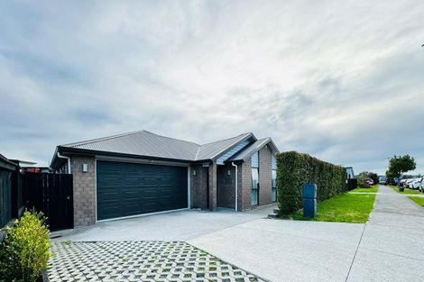 Photo of property in 8 Pakaraka Drive, Papakura, 2110
