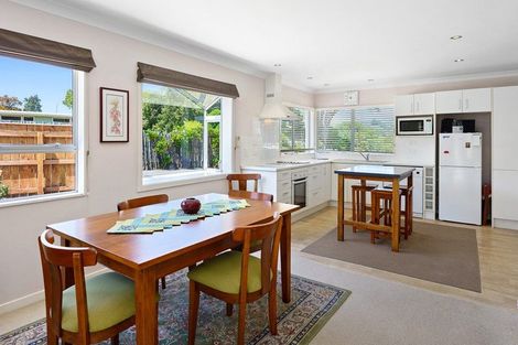 Photo of property in 16 Iti Grove, Waikanae, 5036