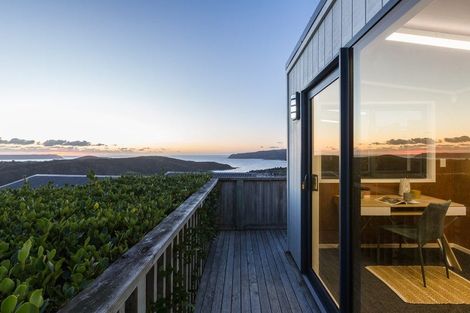 Photo of property in 6 Seascape View, Paremata, Porirua, 5024