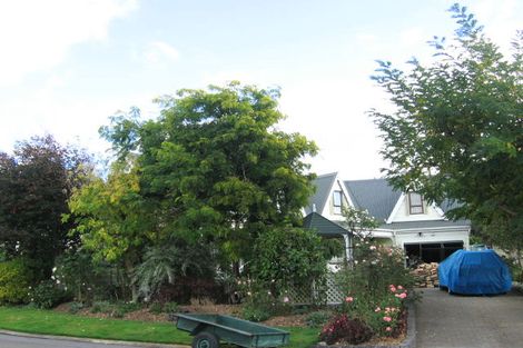 Photo of property in 4 Clinker Grove, Silverstream, Upper Hutt, 5019