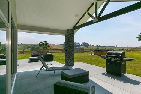 Photo of property in 652 Kelly Road, Lepperton, New Plymouth, 4373