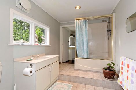 Photo of property in 10 Tinopai Road, Titirangi, Auckland, 0604