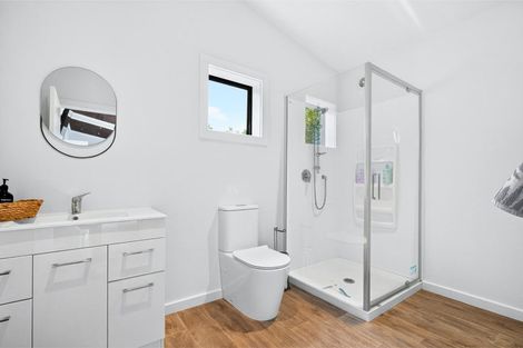 Photo of property in 80 Station Road, Kumeu, 0891