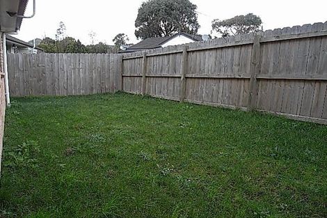 Photo of property in 33 Claverdon Drive, Massey, Auckland, 0614