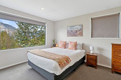 Photo of property in 33 Arawata Terrace, Fernhill, Queenstown, 9300
