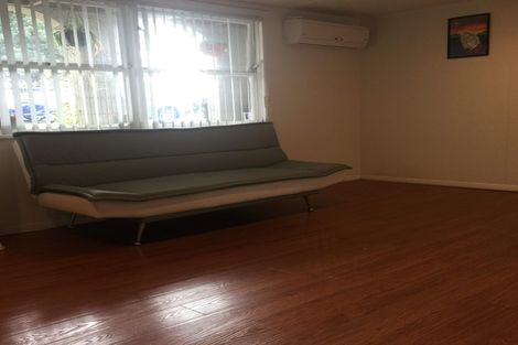 Photo of property in 2/479 Glenfield Road, Glenfield, Auckland, 0629