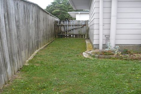 Photo of property in 201a Newlands Road, Newlands, Wellington, 6037