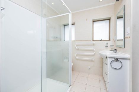 Photo of property in 9a Pendene Place, Forrest Hill, Auckland, 0620