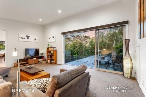 Photo of property in 31c Woodfern Crescent, Titirangi, Auckland, 0604