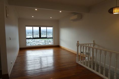 Photo of property in 53 Sutherland Road, Melrose, Wellington, 6023