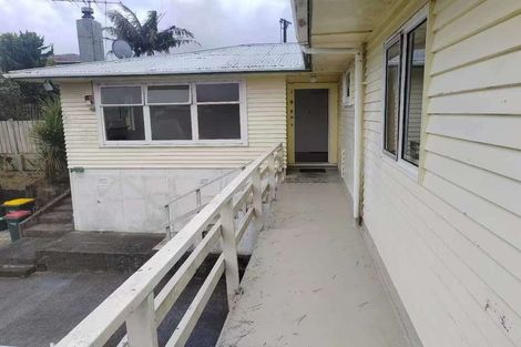 Photo of property in 605 Glenfield Road, Totara Vale, Auckland, 0629