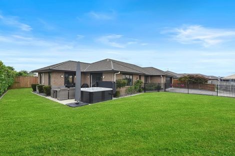 Photo of property in 8 Allgood Place, Rototuna North, Hamilton, 3210