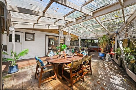 Photo of property in 20 Fitzherbert Avenue, West Harbour, Auckland, 0618