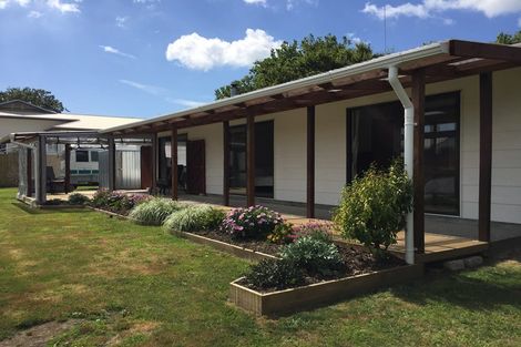 Photo of property in 22e Beach Road, Katikati, 3129