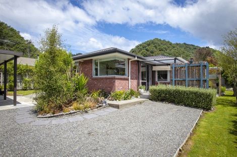 Photo of property in 20 George Street, Picton, 7220