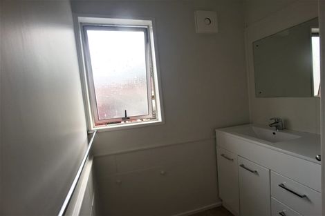 Photo of property in 23 Valley View Road, Glenfield, Auckland, 0629