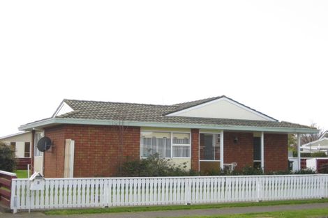 Photo of property in 4 Walker Crescent, Bulls, 4818